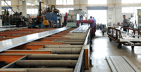 鋁材擠壓機(jī)設(shè)備